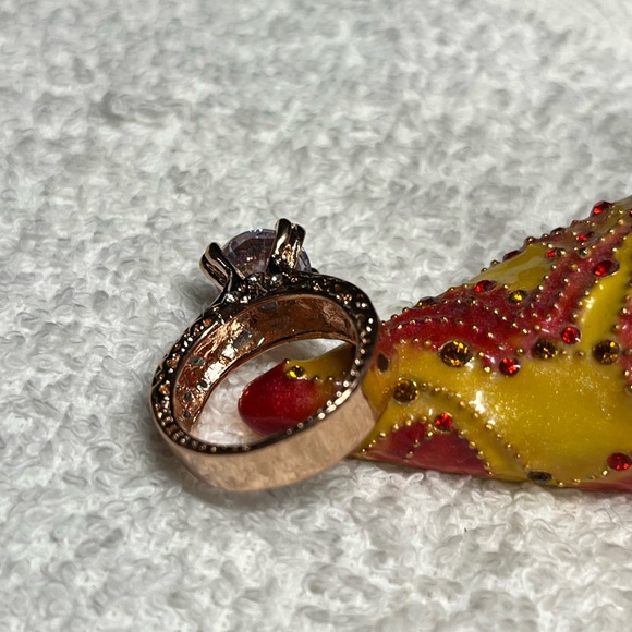 🍑Stunning rose gold chunky rhinestone ring -etched NWOT - Picture 7 of 10